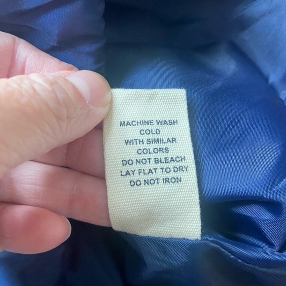 3/$25 Lola Women's Navy Quilted Zip Sleeveless Faux Fur Hooded Vest Size Medium - Picture 14 of 16